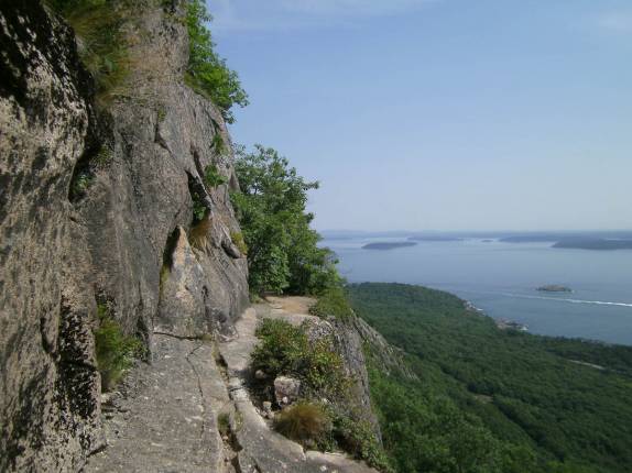 A famosa trilha Precipice, no Acadia National Park, no Maine, nos Estados Unidos